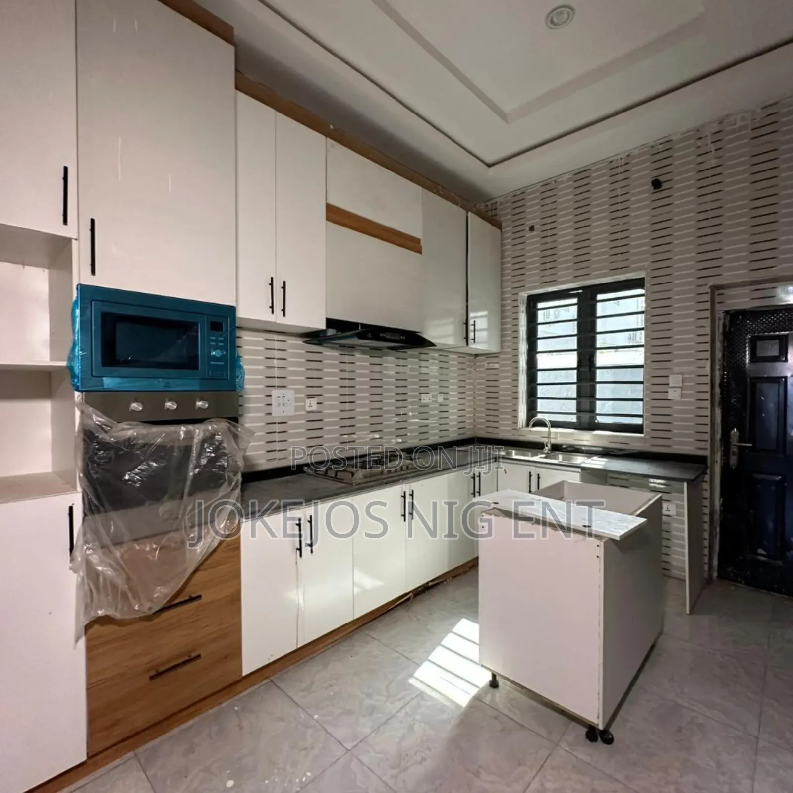 4bdrm Townhouse/Terrace in Orchid Road, Lafiaji for sale in Lafiaji