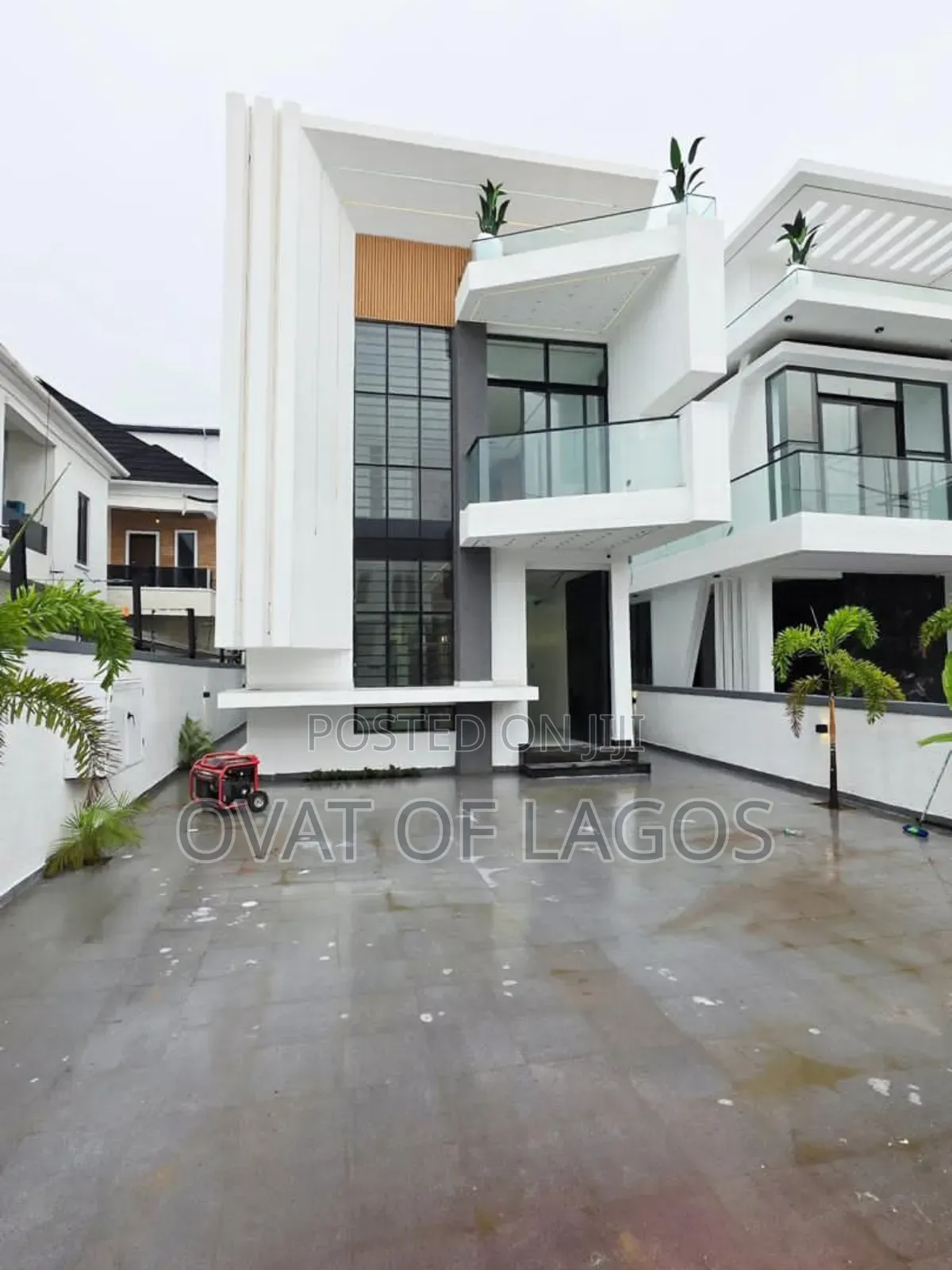 5bdrm Duplex in Chevron Toll Gate for sale in Chevron