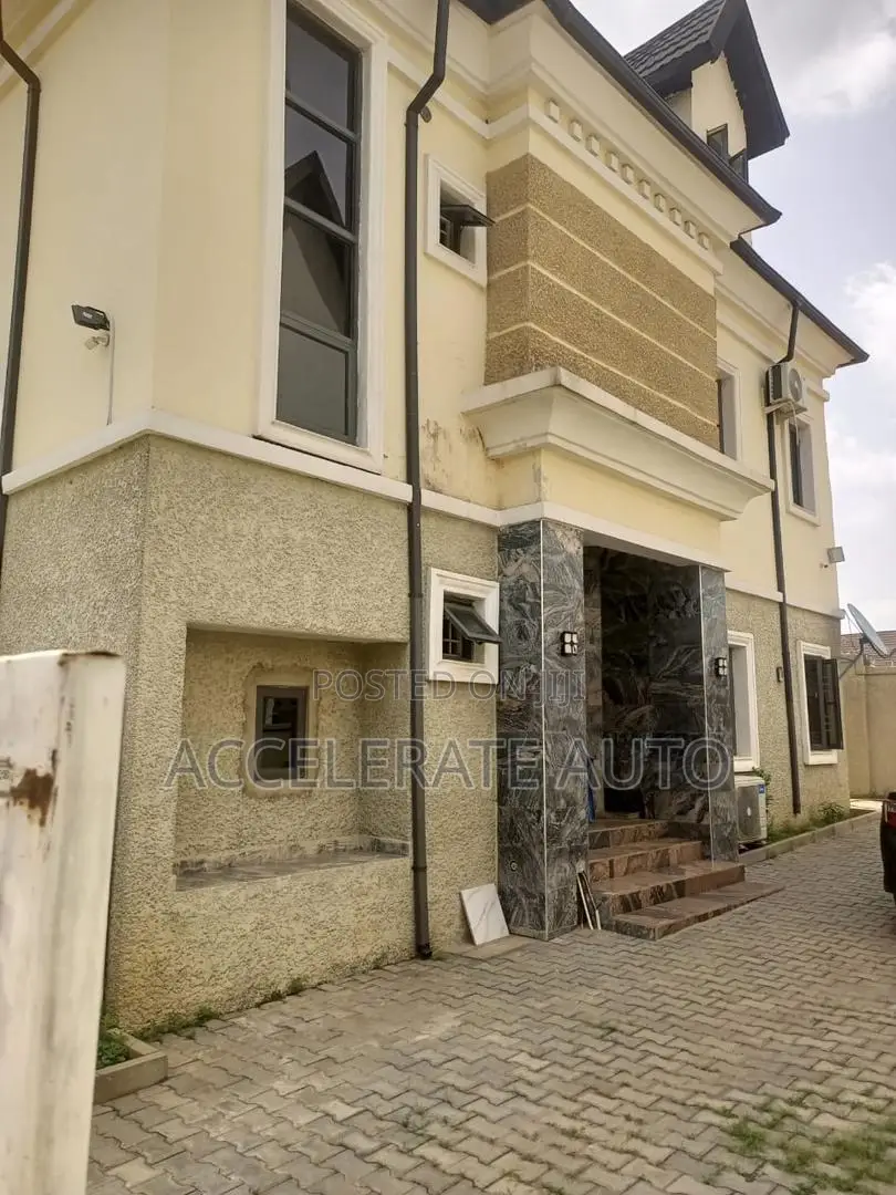 5bdrm Duplex in Life Camp for sale in Life Camp