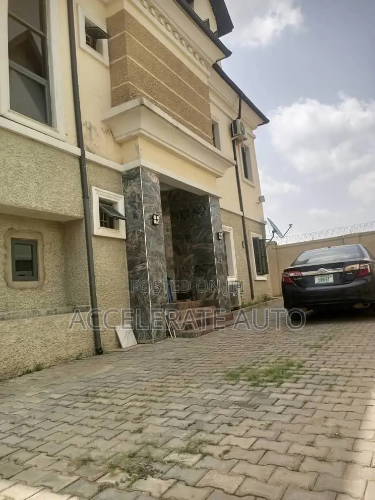 5bdrm Duplex in Life Camp for sale in Life Camp