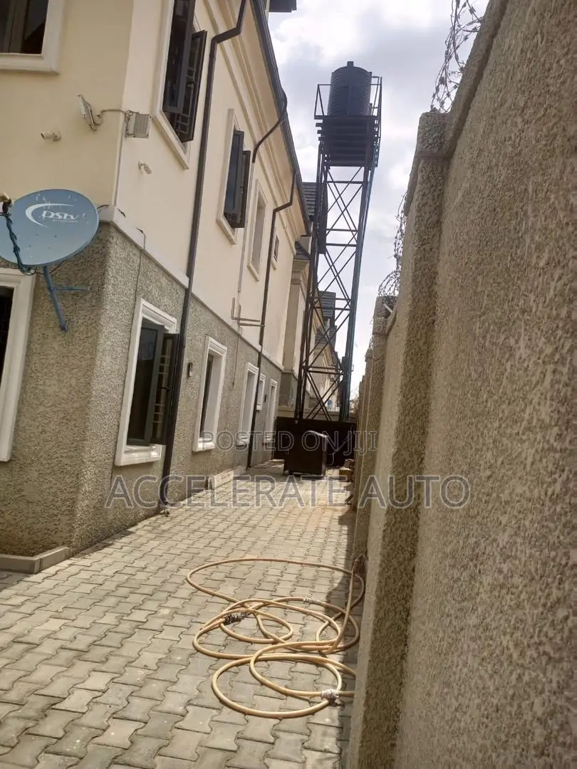 5bdrm Duplex in Life Camp for sale in Life Camp