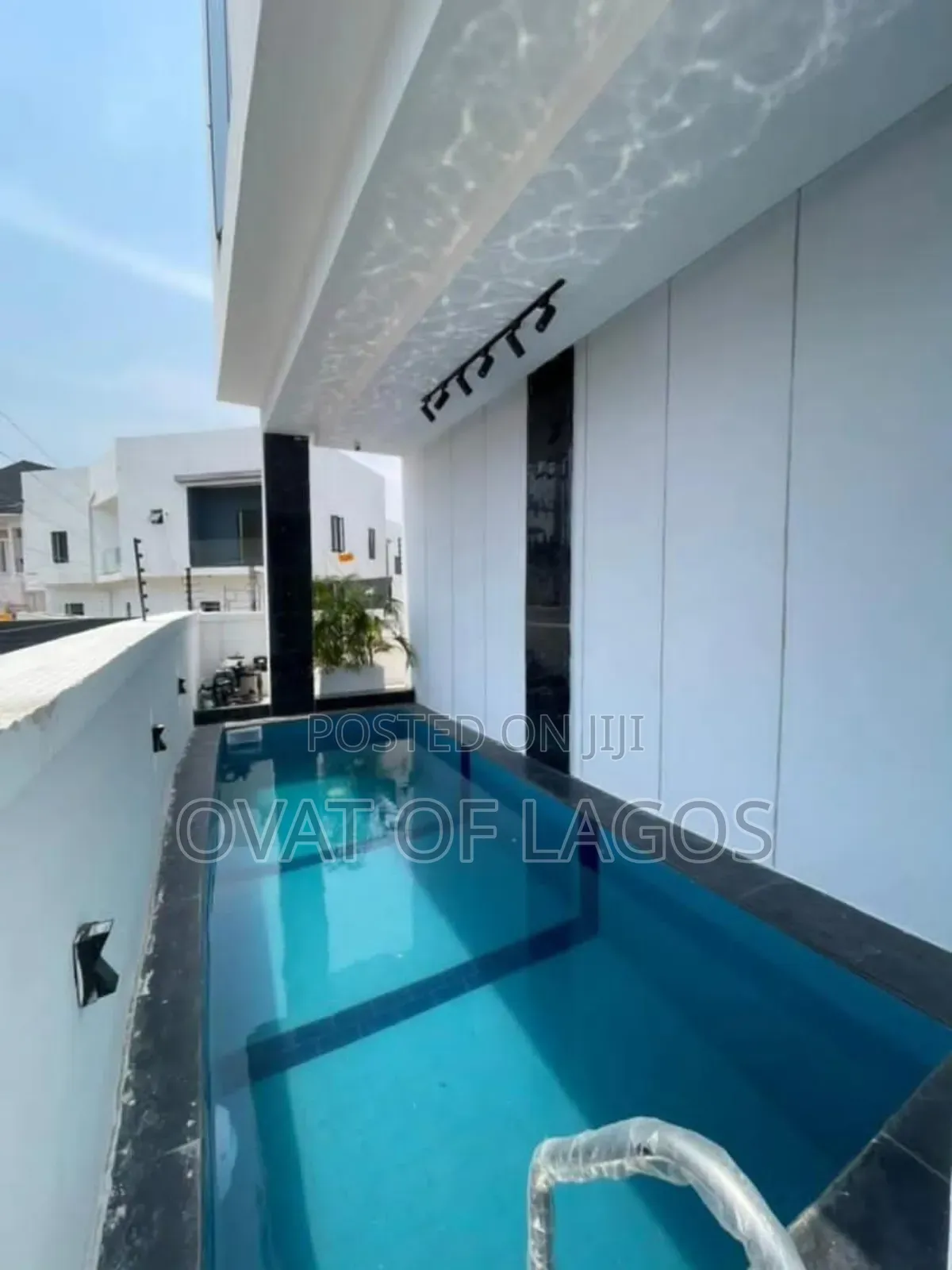5bdrm Duplex in Ikota for sale in Ikota