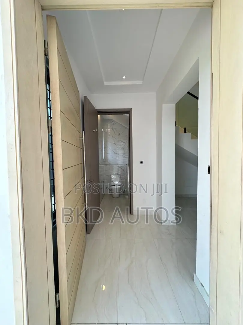 5bdrm Duplex in Lekki Phase 1 for sale in Lekki Phase 1