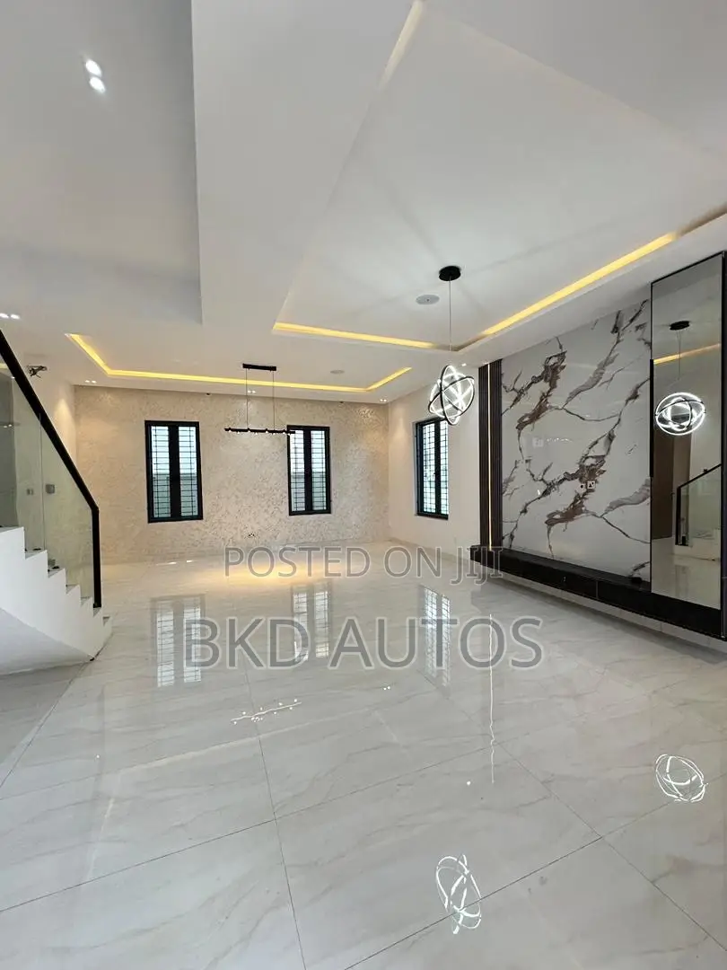 5bdrm Duplex in Lekki Phase 1 for sale in Lekki Phase 1