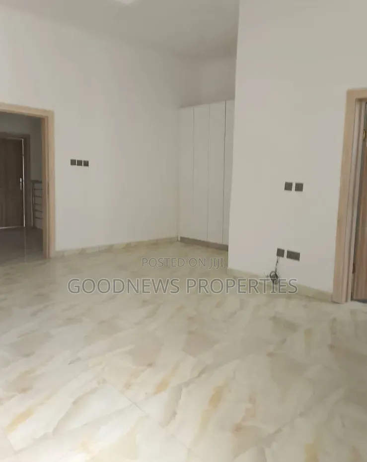 4bdrm Duplex in Harris Drives Vgc for sale in VGC / Ajah