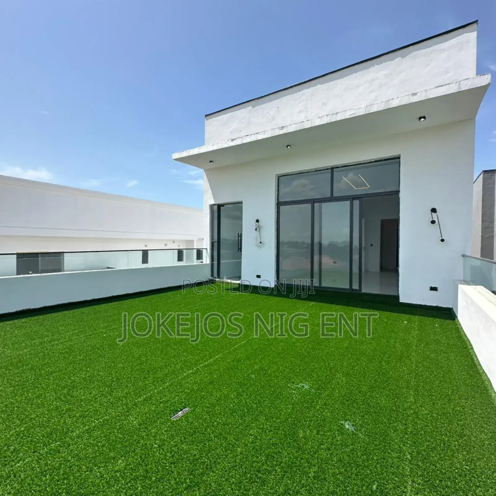 5bdrm Duplex in Orchid Road, Lafiaji for sale in Lafiaji