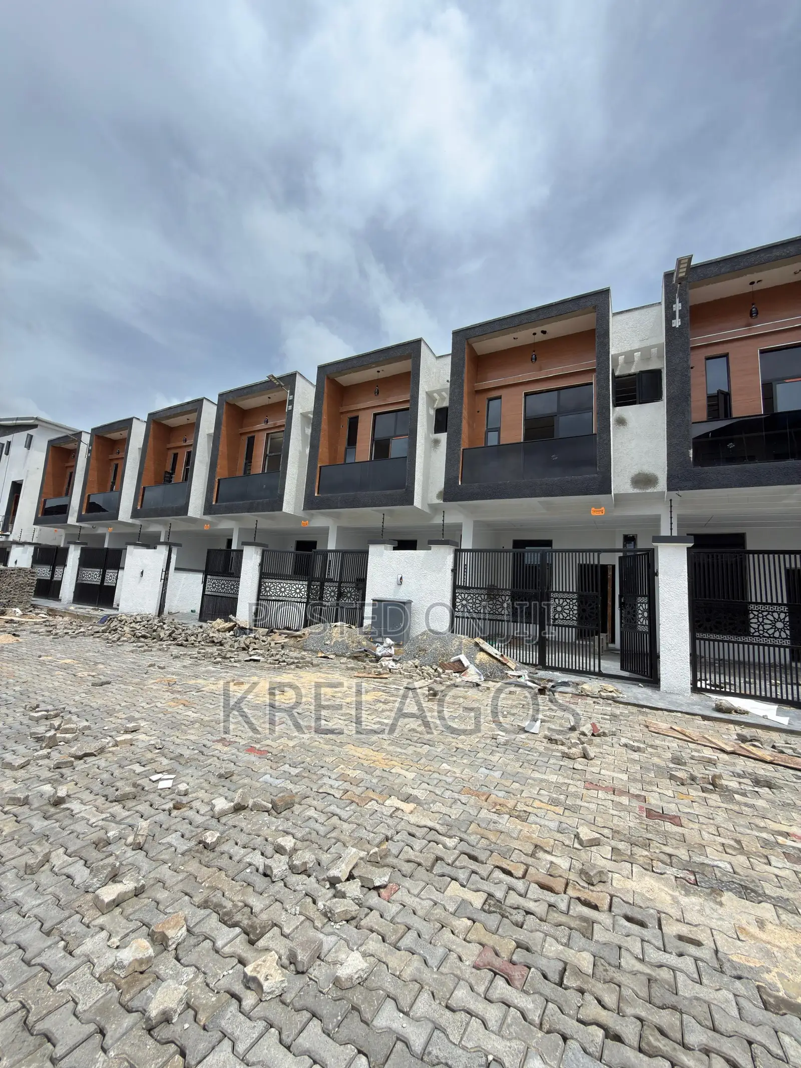 3bdrm Duplex in Abraham Adesanya Estate for sale in Abraham Adesanya Estate