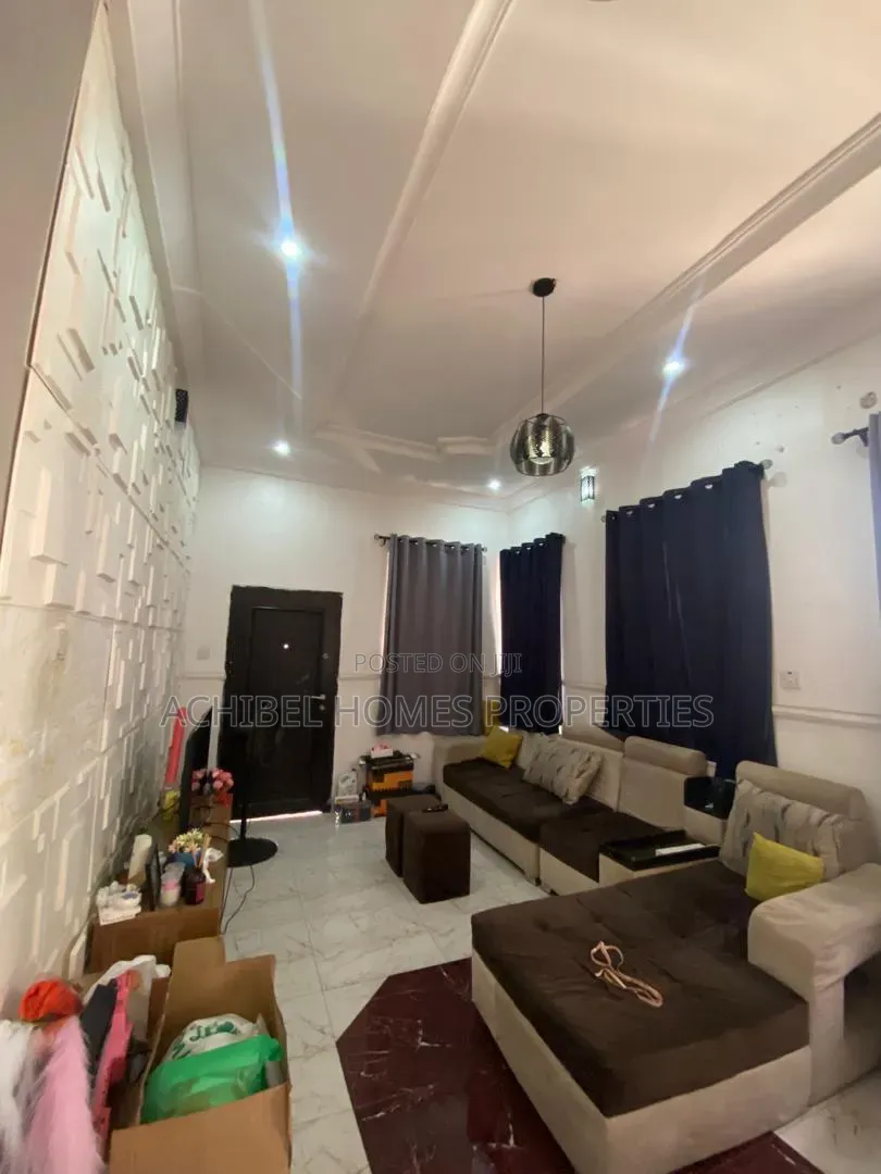 Mini Flat in Chevron for rent in Chevron