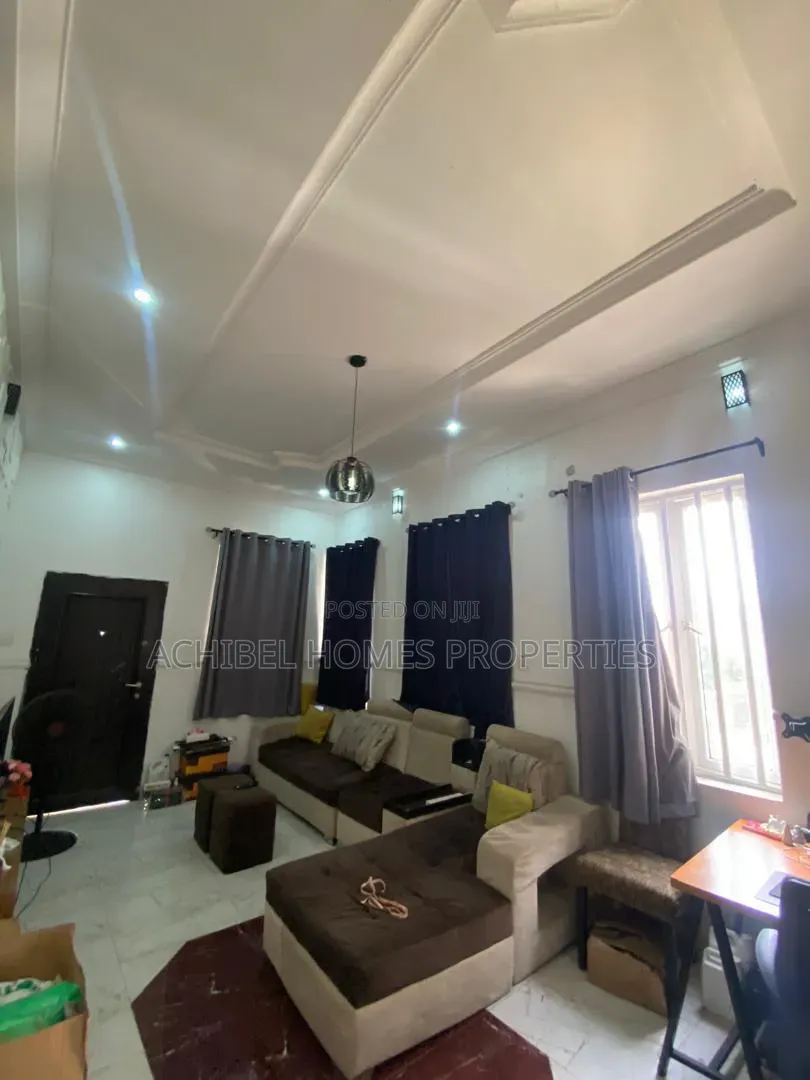 Mini Flat in Chevron for rent in Chevron
