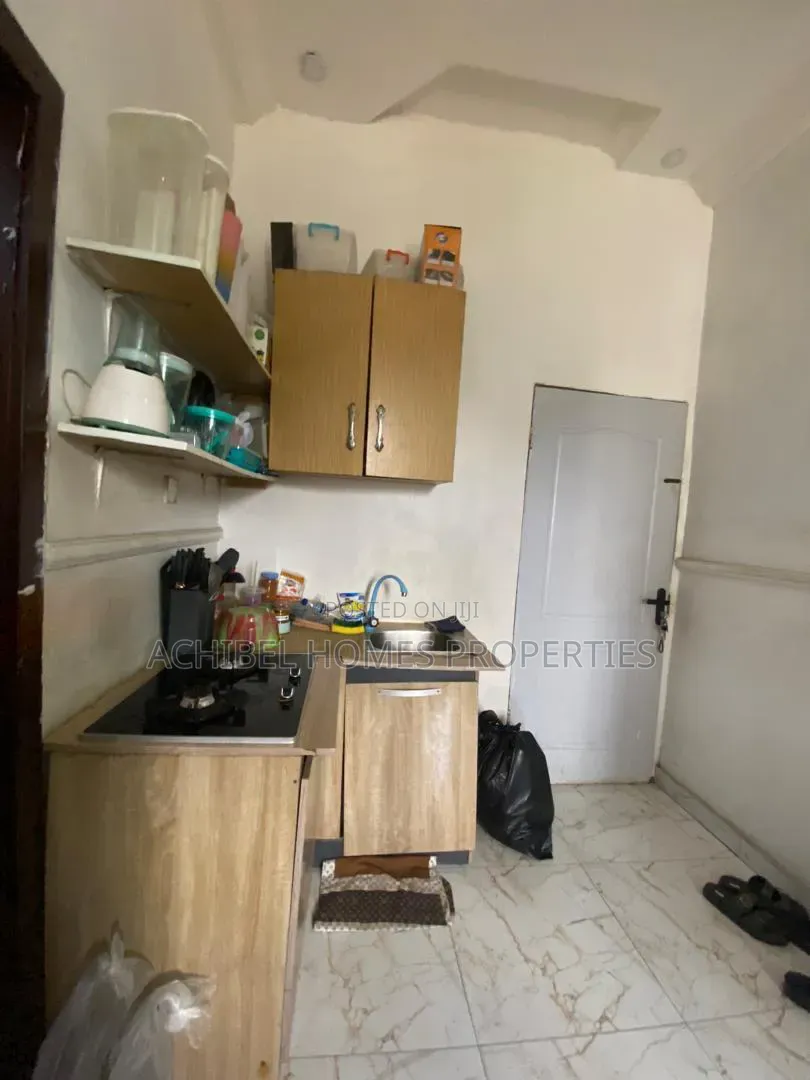 Mini Flat in Chevron for rent in Chevron