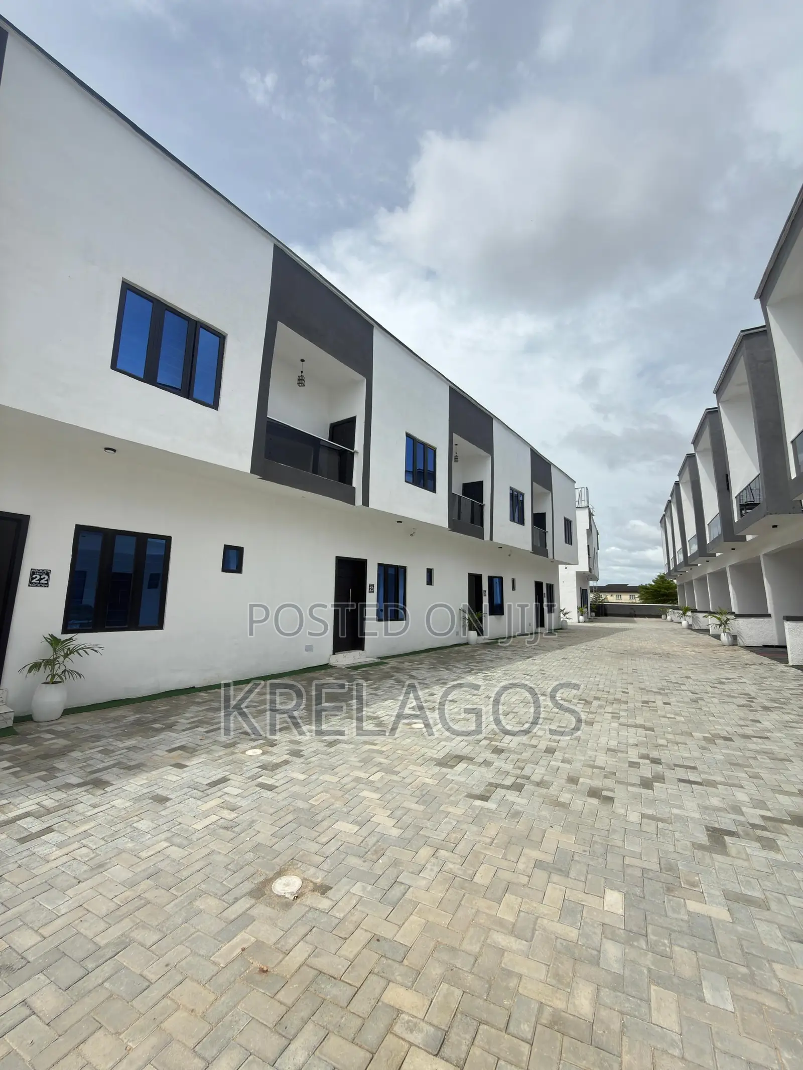 2bdrm Duplex in Abraham Adesanya Estate for sale in Abraham Adesanya Estate