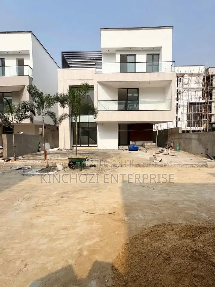 5bdrm Duplex in Lekki Phase 1 for sale in Lekki Phase 1