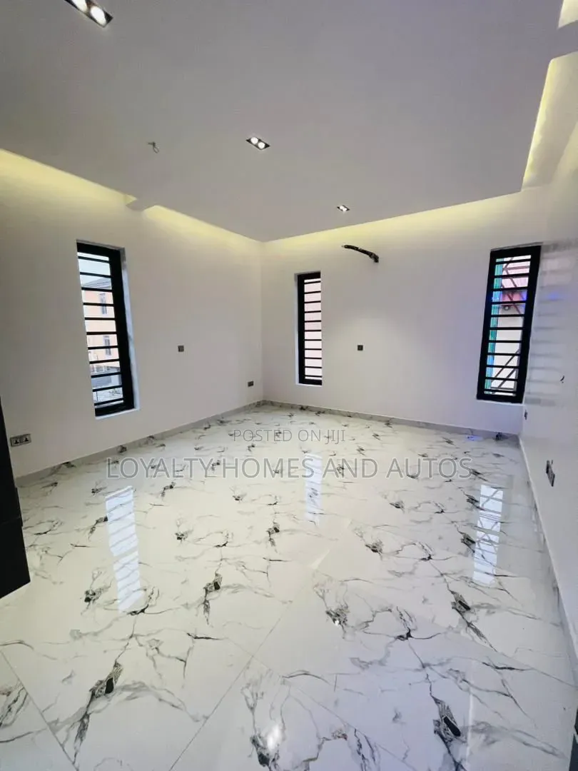 5bdrm Duplex in Adeniyi Jones for sale in Adeniyi Jones