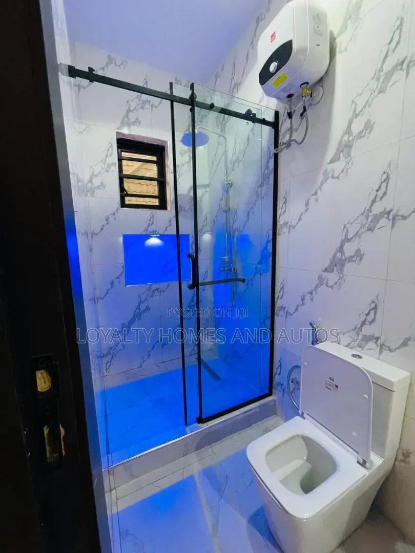 5bdrm Duplex in Adeniyi Jones for sale in Adeniyi Jones