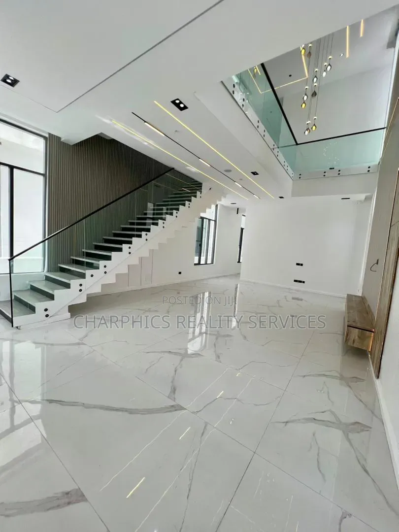 5bdrm Duplex in Osapa london for sale in Osapa london