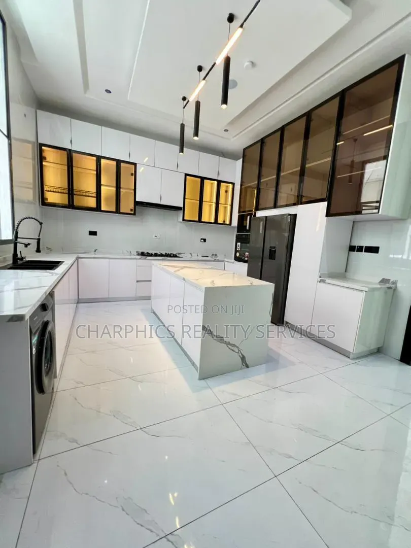 5bdrm Duplex in Osapa london for sale in Osapa london