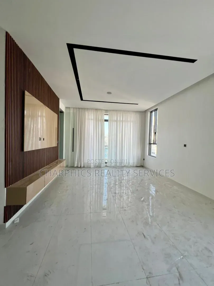 4bdrm Duplex in Chevron for sale in Chevron