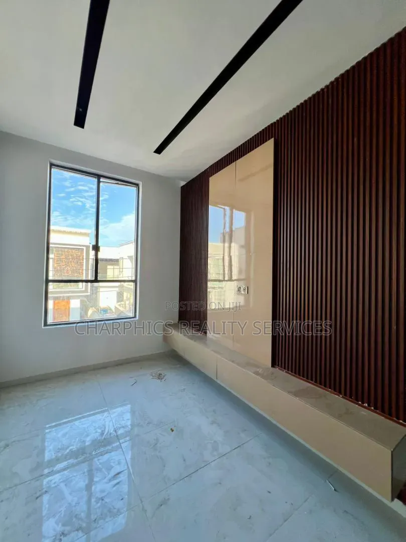 4bdrm Duplex in Chevron for sale in Chevron