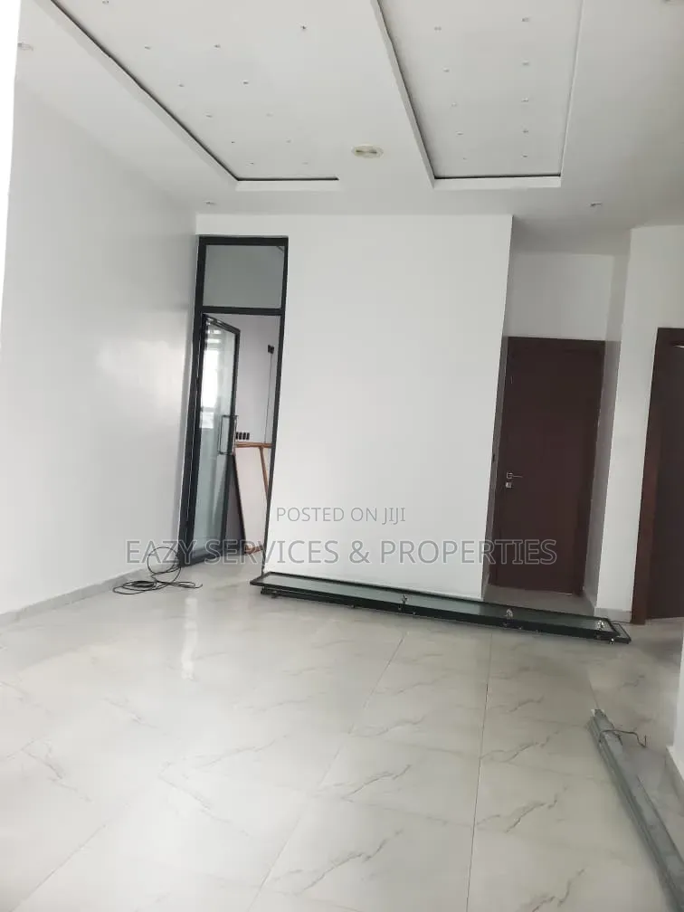 2bdrm Apartment in Gated And Secured, Lekki Phase 1 for sale in Lekki Phase 1