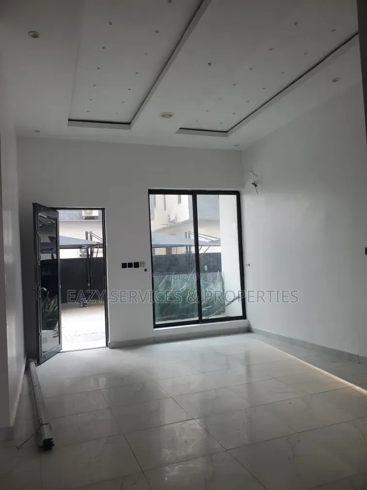 2bdrm Apartment in Gated And Secured, Lekki Phase 1 for sale in Lekki Phase 1