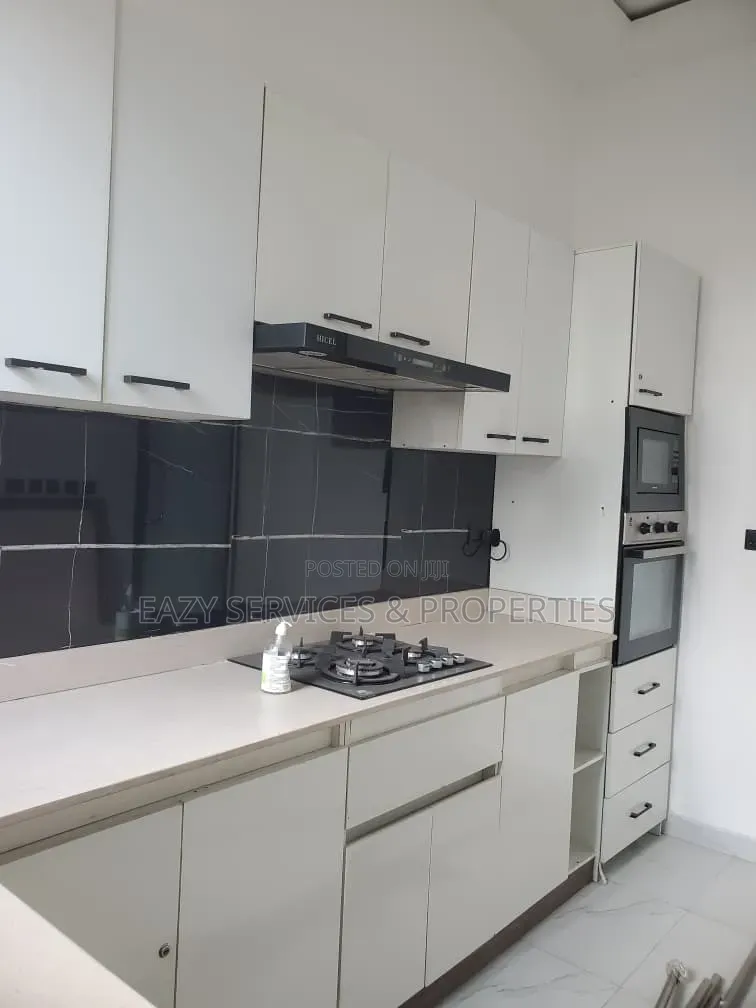 2bdrm Apartment in Gated And Secured, Lekki Phase 1 for sale in Lekki Phase 1