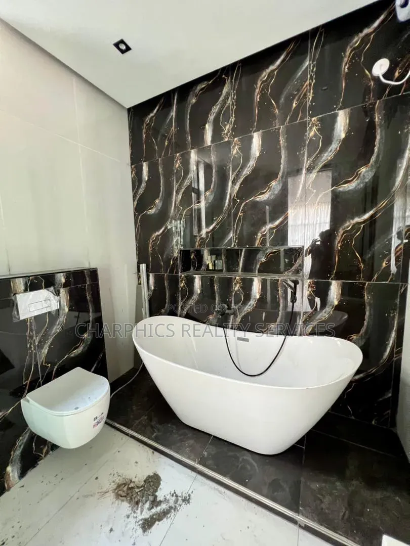 4bdrm Duplex in Chevron for sale in Chevron