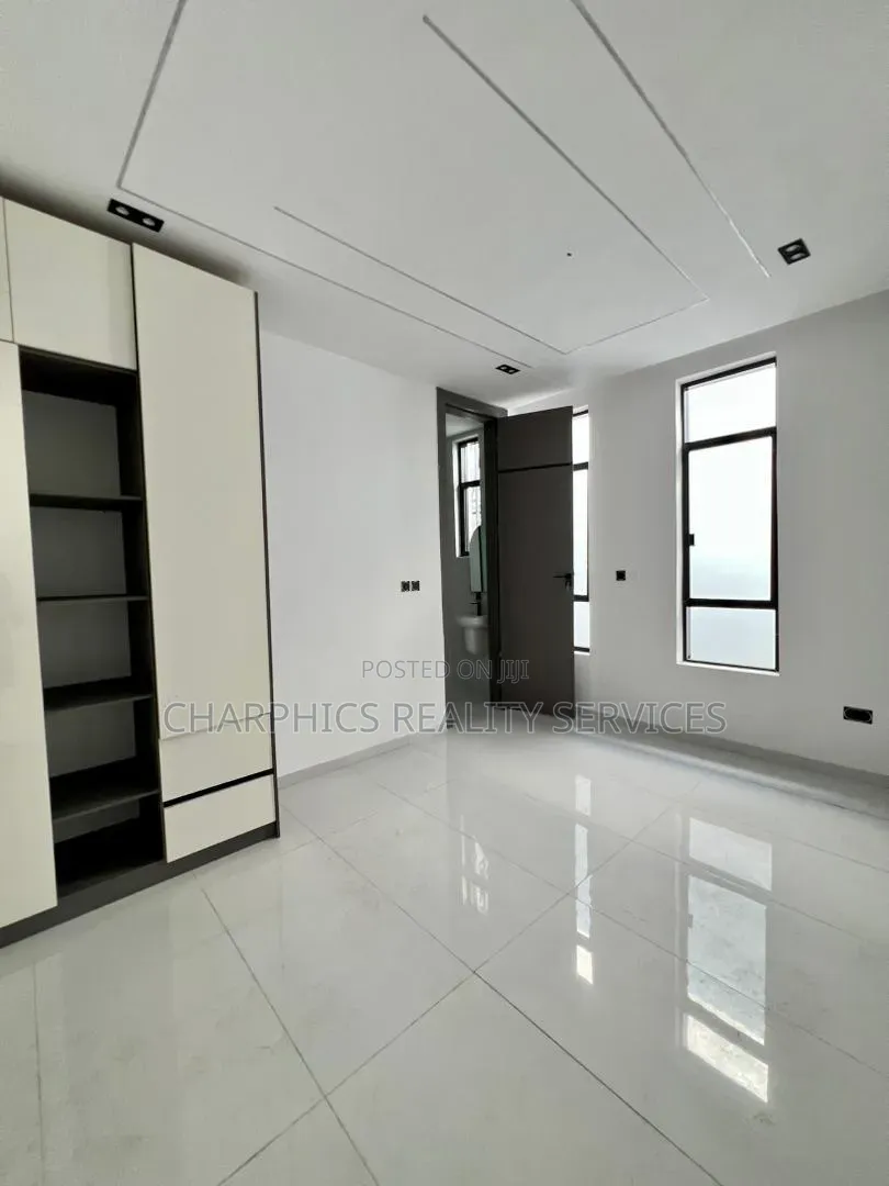 4bdrm Duplex in Chevron for sale in Chevron