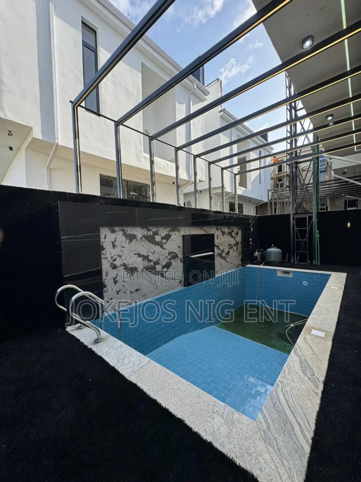 5bdrm Duplex in Orchid Road, Lafiaji for sale in Lafiaji