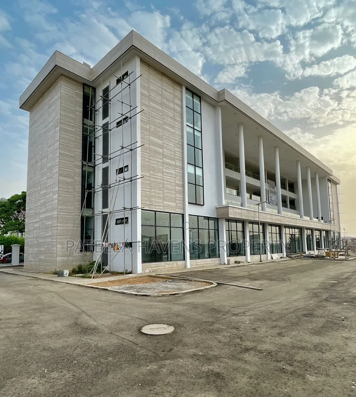 Solidly Built Commercial Plaza in Dawaki