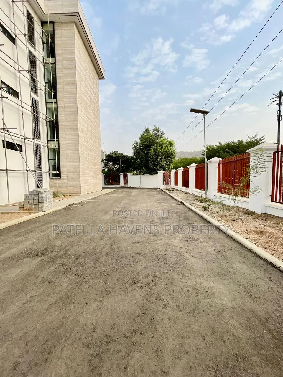 Solidly Built Commercial Plaza in Dawaki