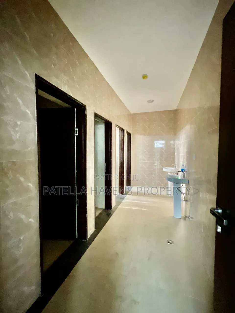 Solidly Built Commercial Plaza in Dawaki