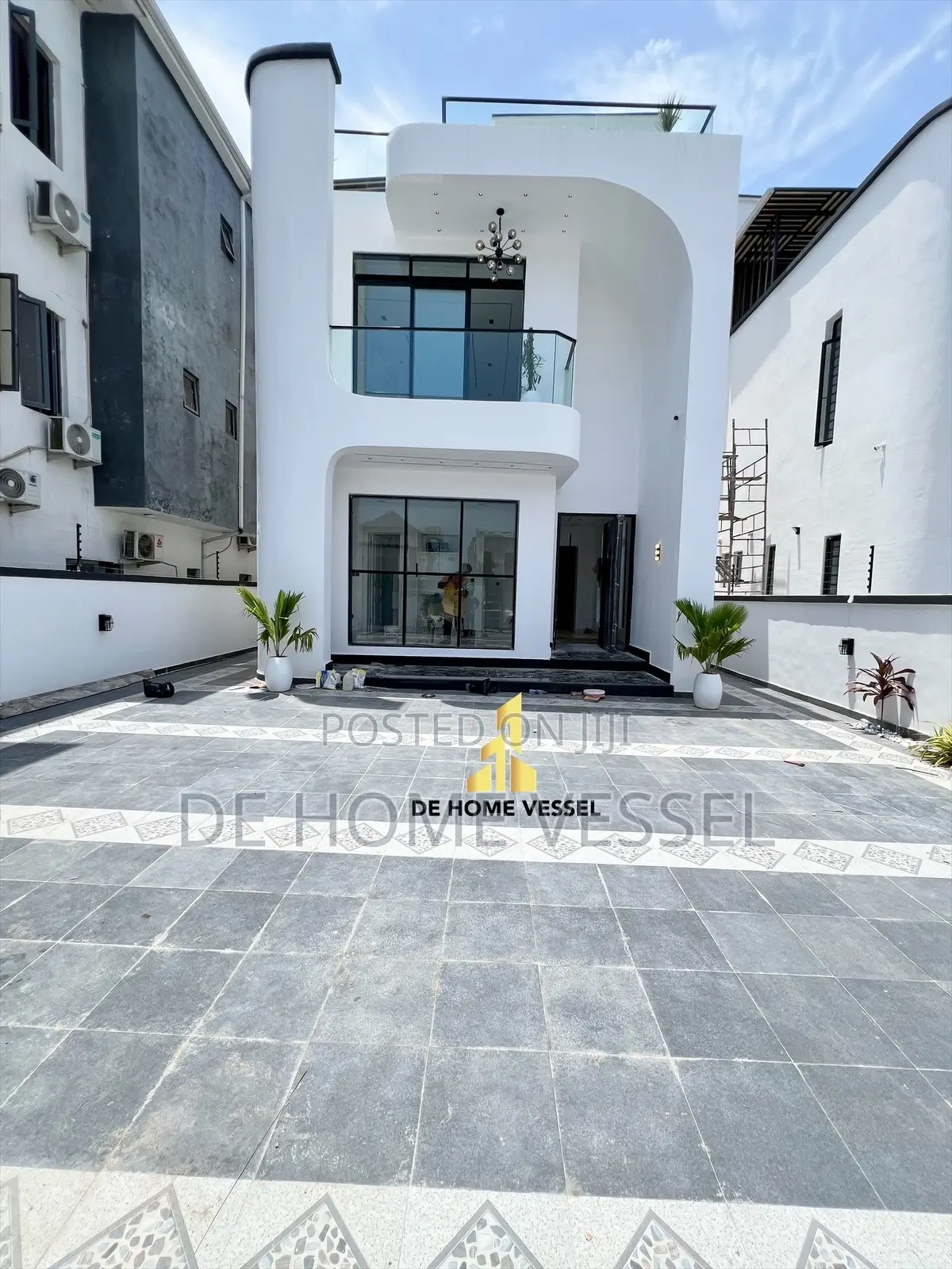5bdrm Duplex in Ikate for sale in Ikate