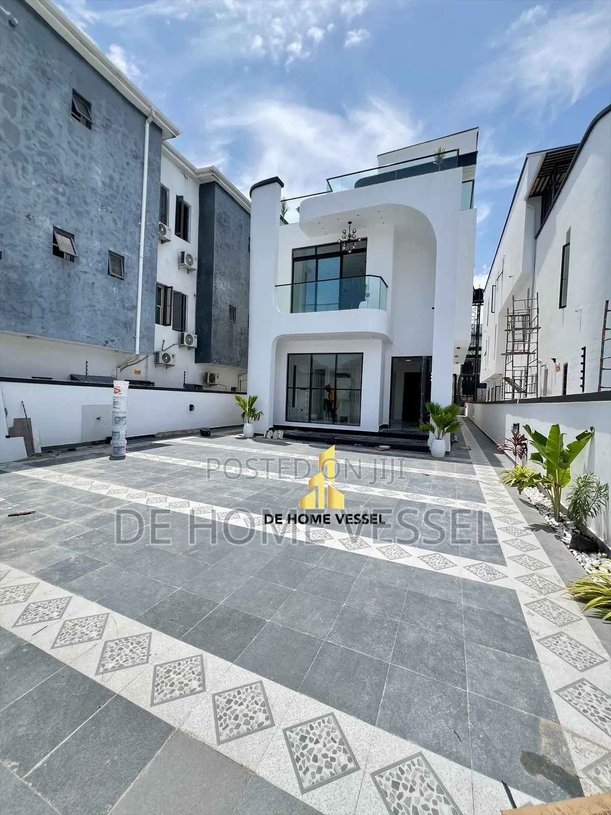 5bdrm Duplex in Ikate for sale in Ikate