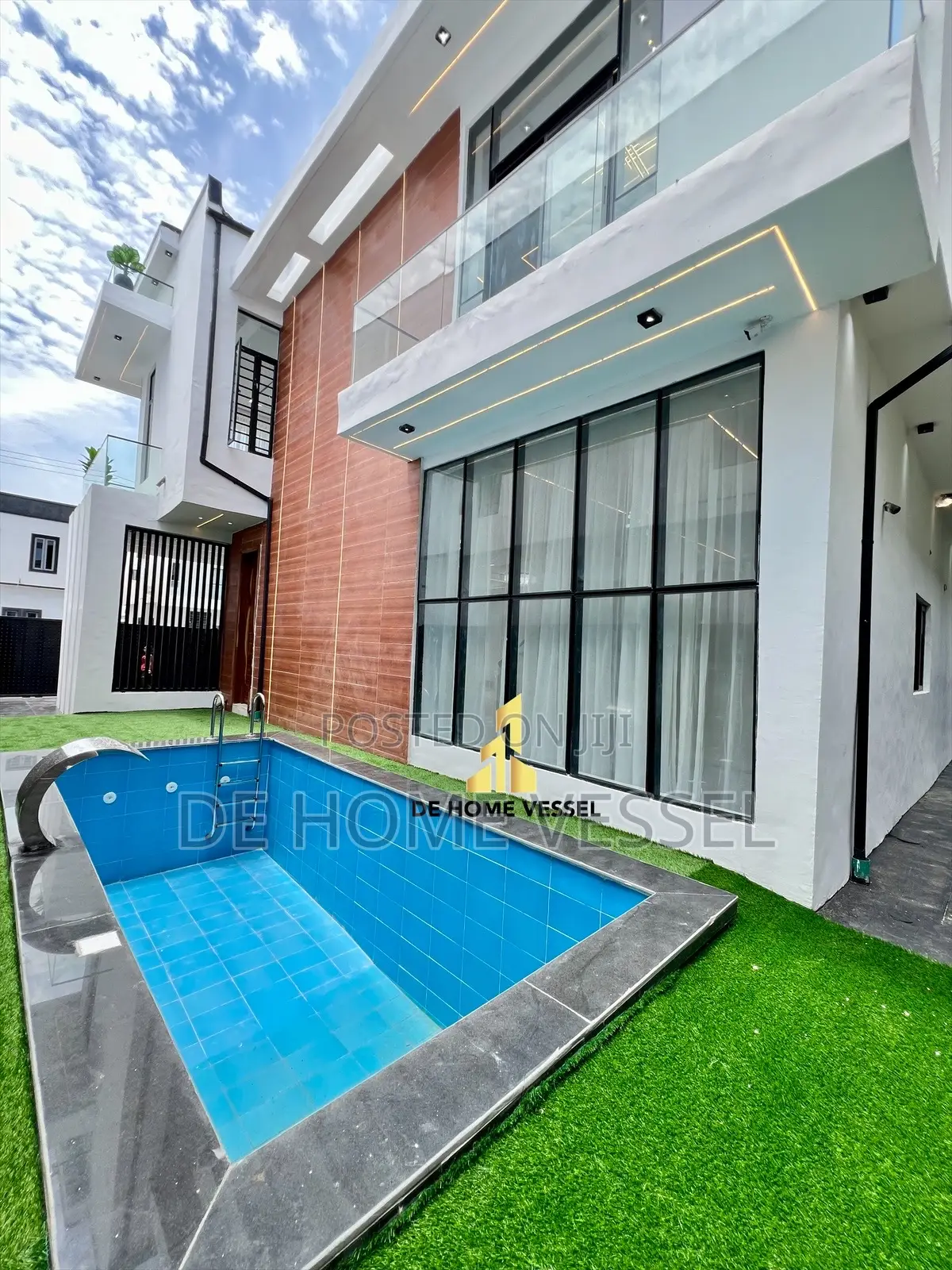 5bdrm Duplex in Ikota for sale in Ikota