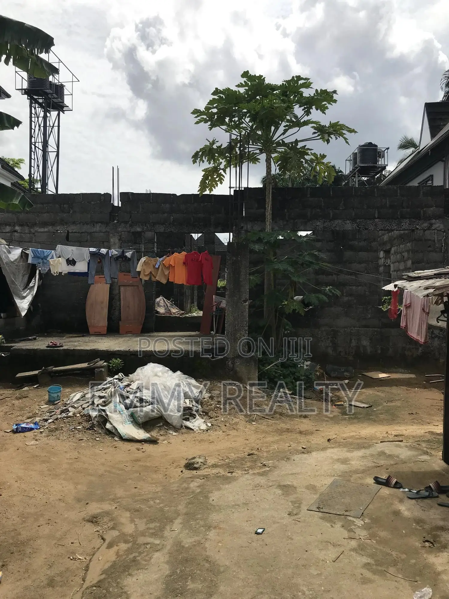 One Plot of Land With a 5 Bedroom Duplex Structure on It in Eliozu