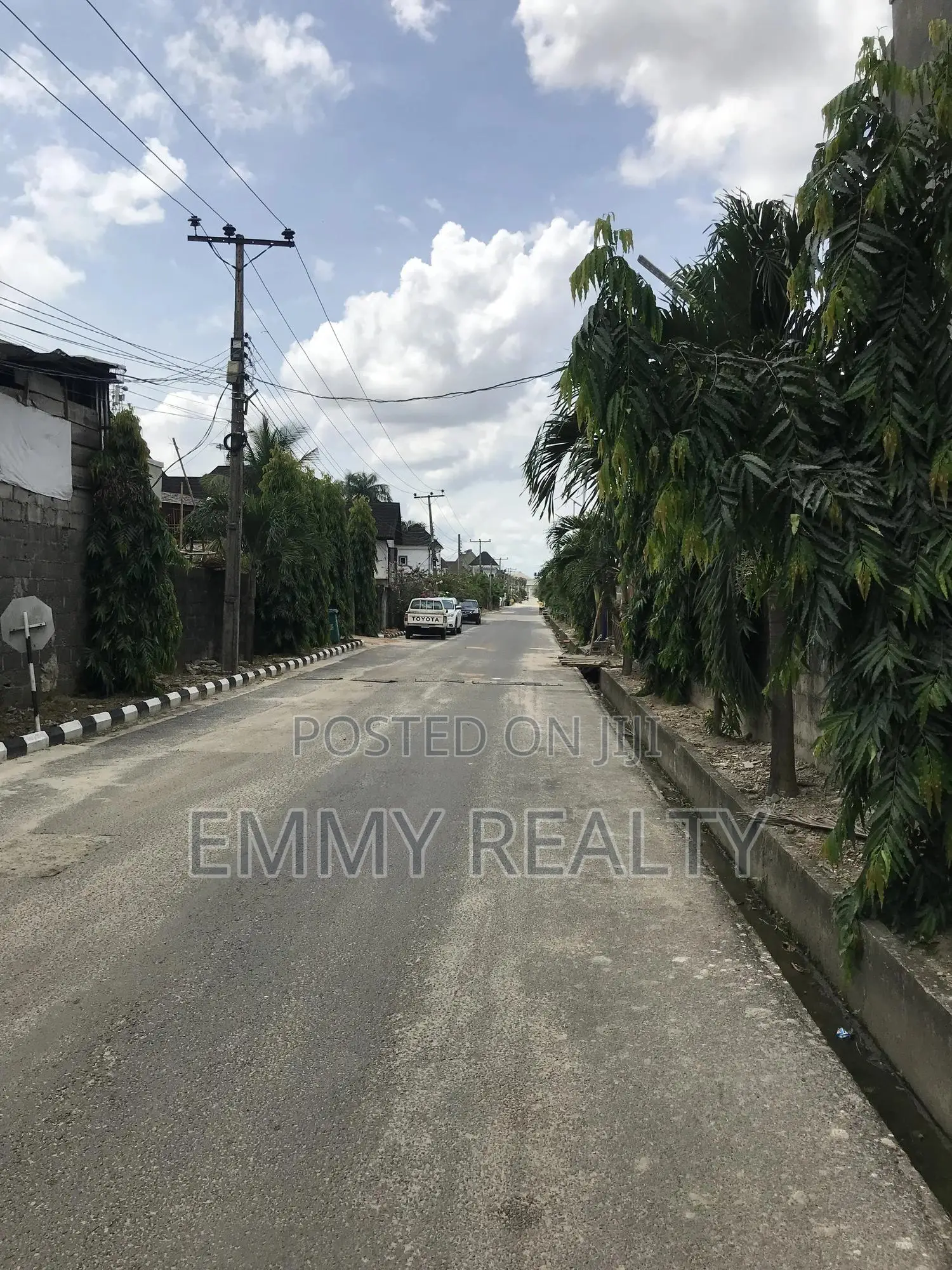 One Plot of Land With a 5 Bedroom Duplex Structure on It in Eliozu