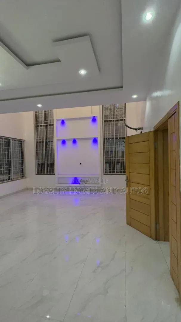 5bdrm Duplex in Omole Phase 1 for sale in Omole Phase 1
