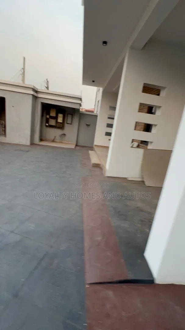 5bdrm Duplex in Omole Phase 1 for sale in Omole Phase 1
