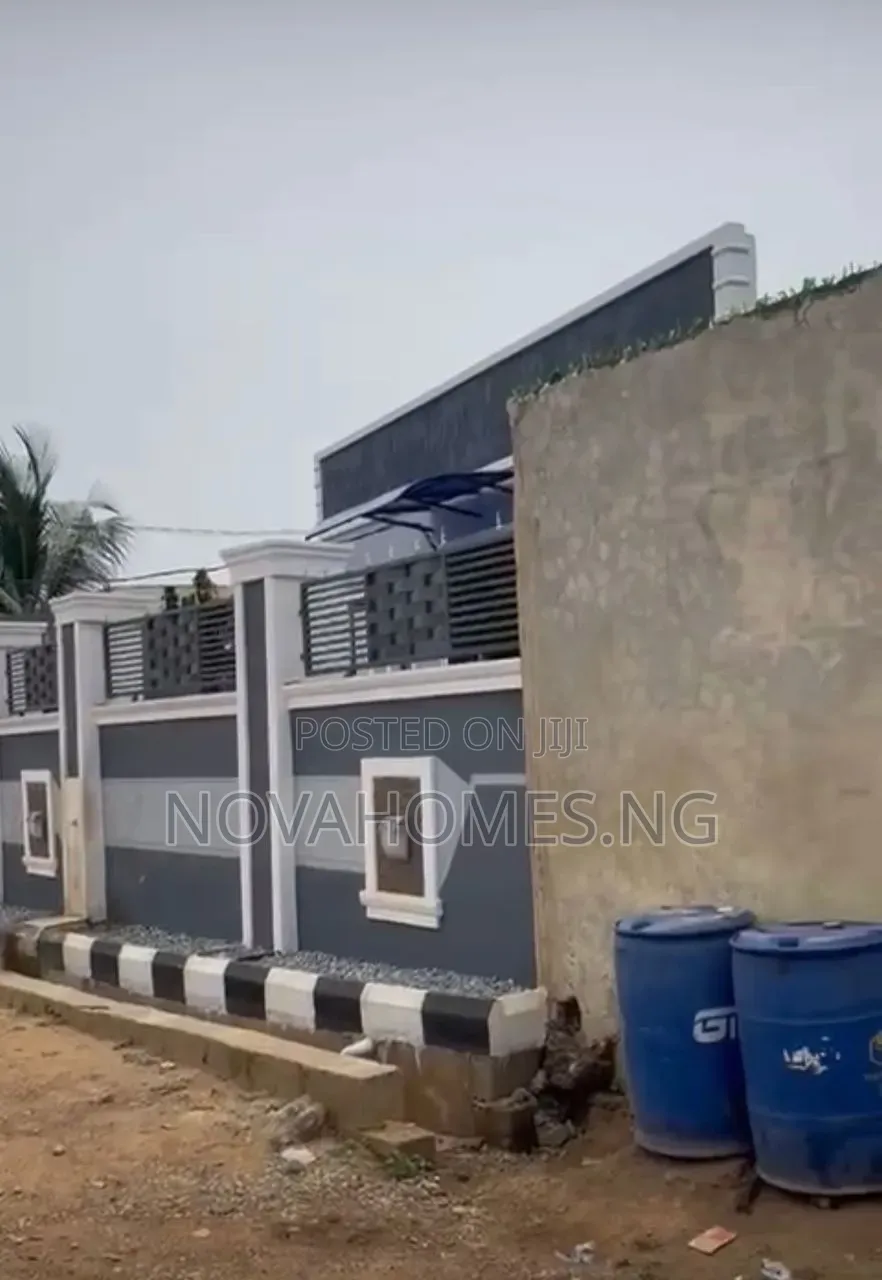 600sqm Land for Sale in Alakia