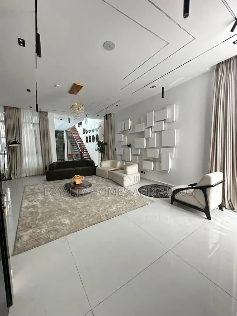 Furnished 5bdrm Duplex in Chevron for sale in Chevron