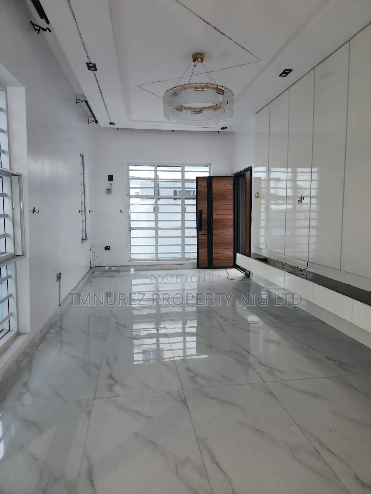 5bdrm Duplex in Chevron for rent in Chevron