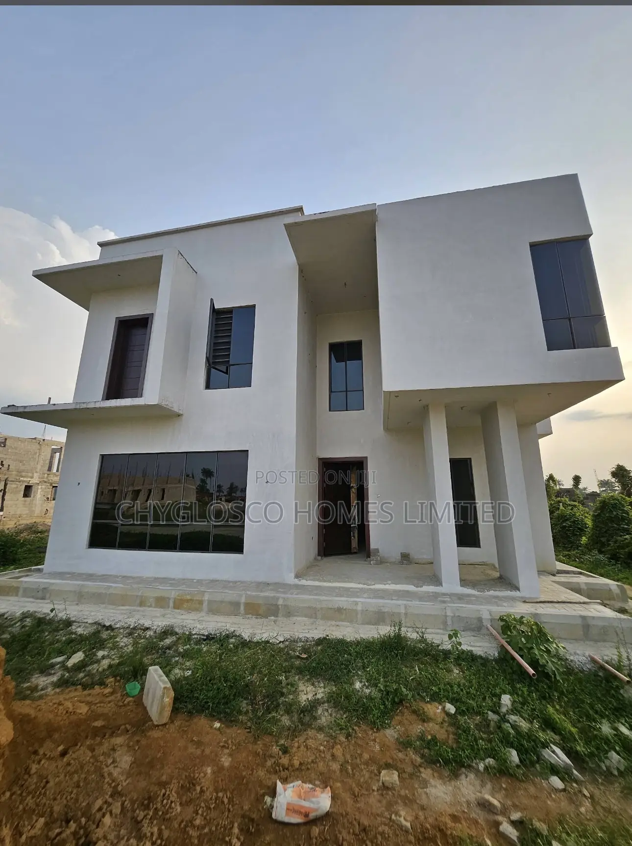 5bdrm Duplex in Victoria Creek, Aba Expressway for sale in Aba Expressway