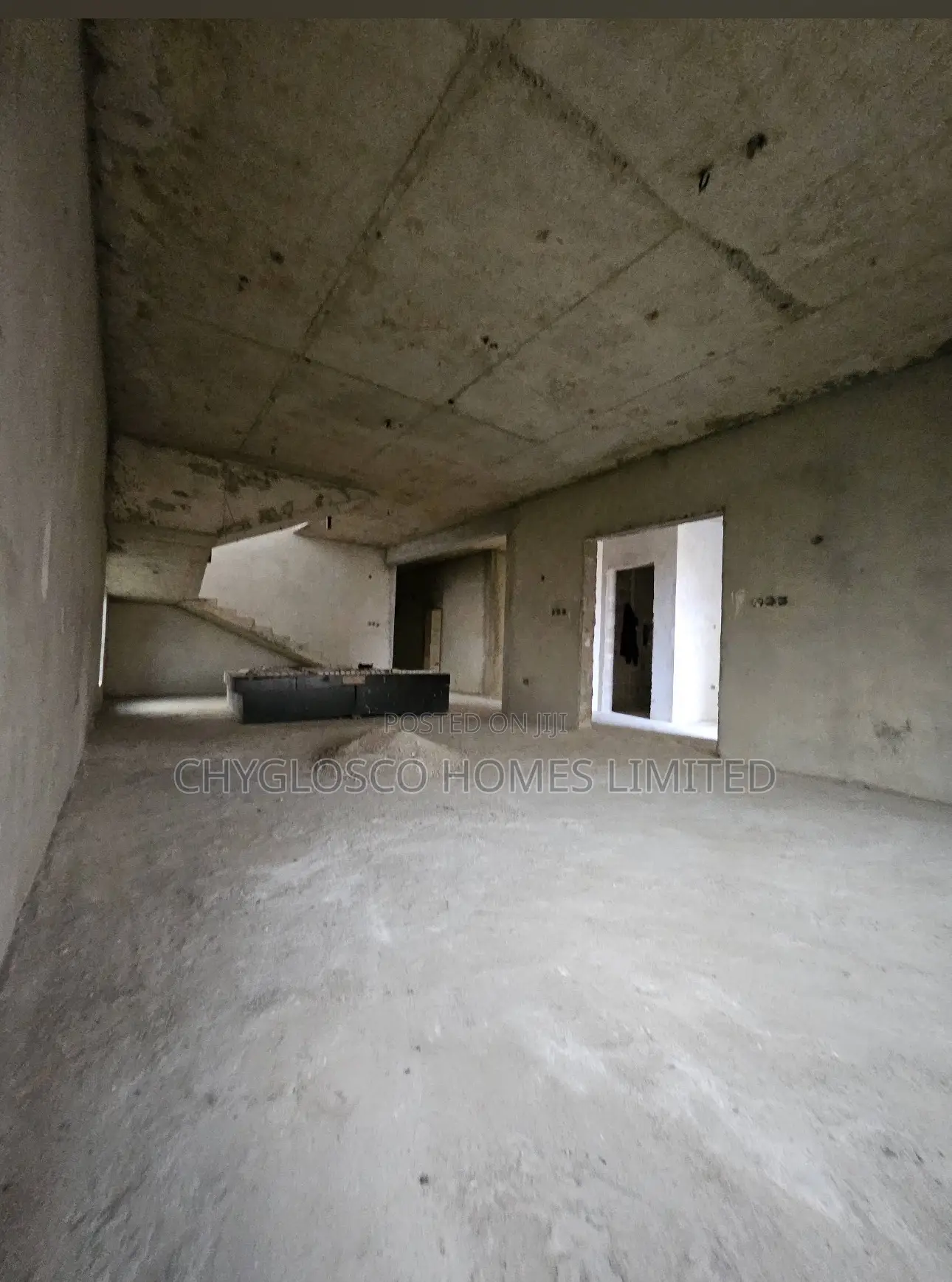 5bdrm Duplex in Victoria Creek, Aba Expressway for sale in Aba Expressway
