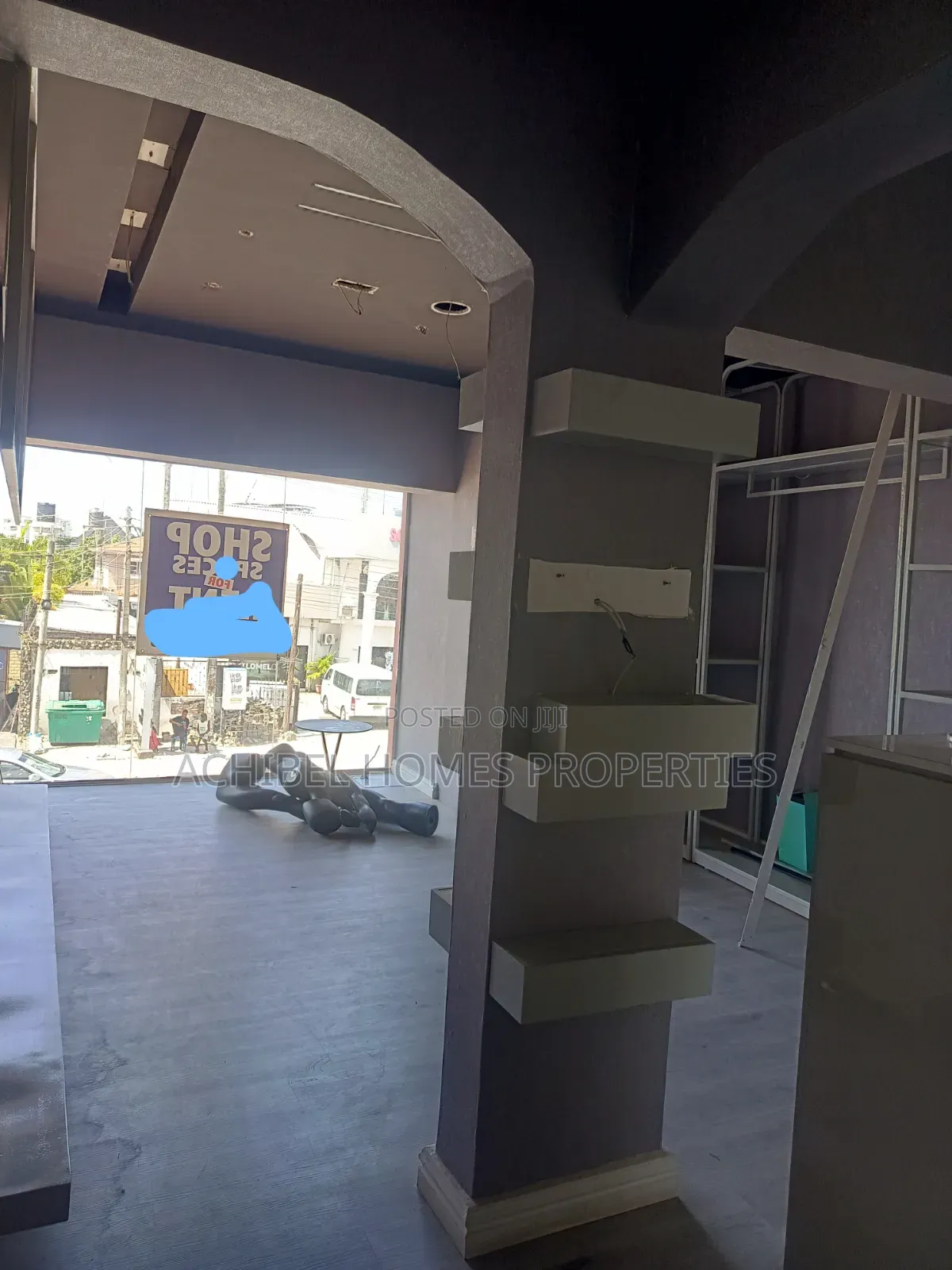 Shop Space in Lekki Phase 1 in Lekki Phase 1
