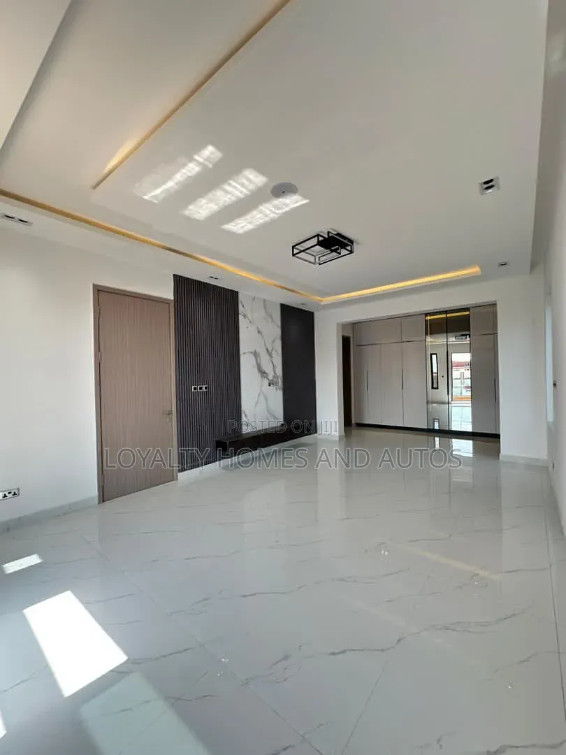 5bdrm Duplex in Chevron for sale in Chevron