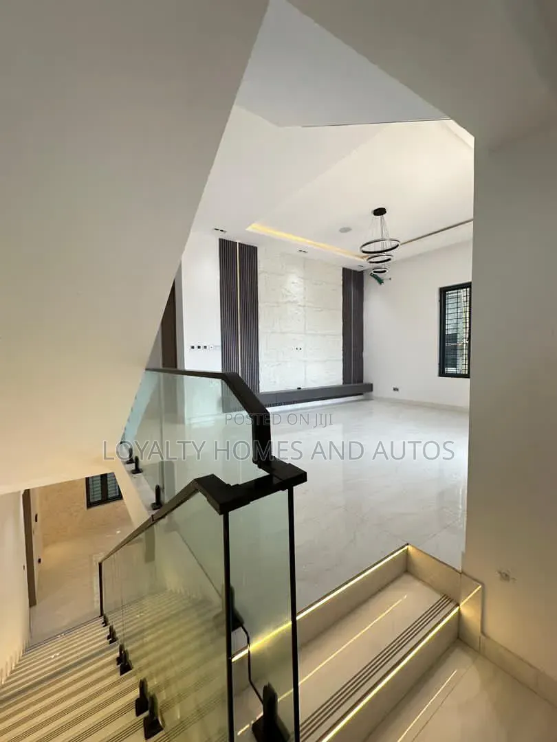 5bdrm Duplex in Chevron for sale in Chevron
