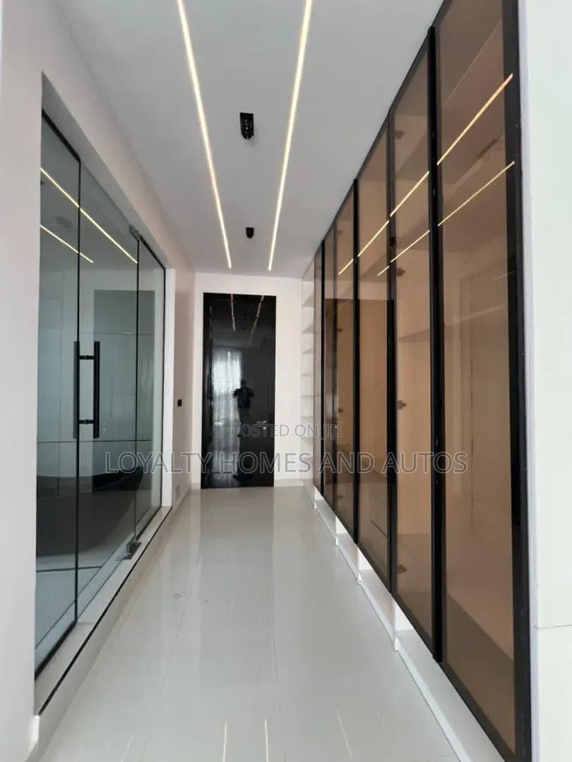 5bdrm Duplex in Ikota for sale in Ikota