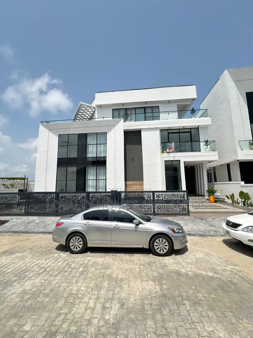 5bdrm Duplex in Chevron for sale in Chevron