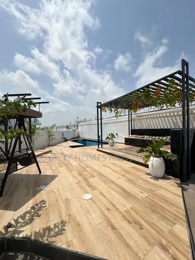 5bdrm Duplex in Chevron for sale in Chevron