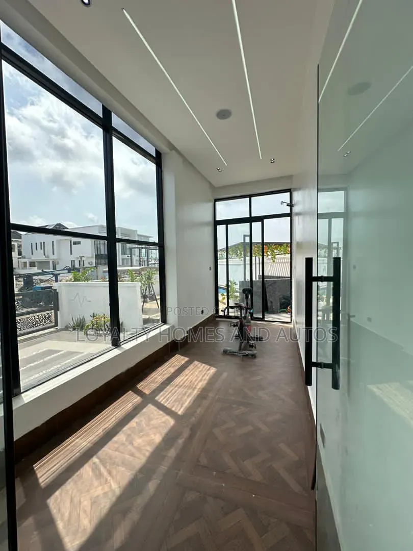 5bdrm Duplex in Chevron for sale in Chevron